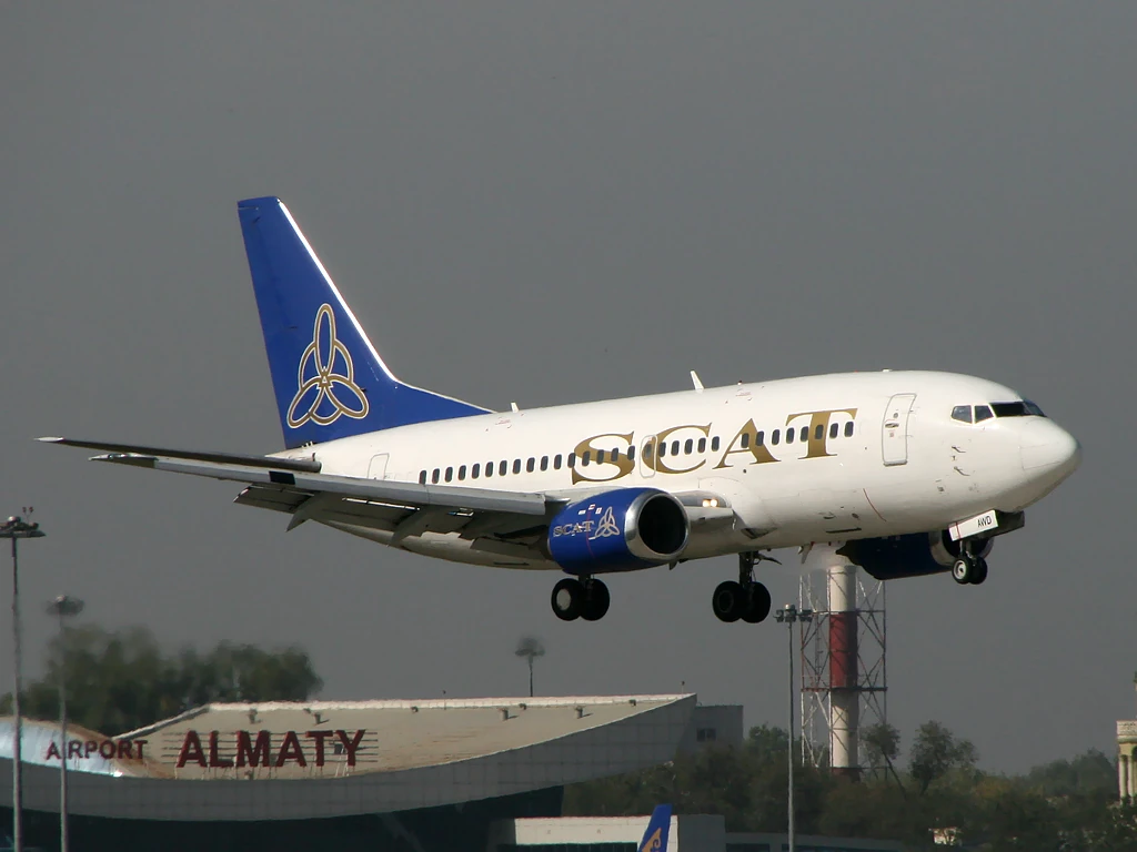 Boeing 737-500 SCAT LY-AWD