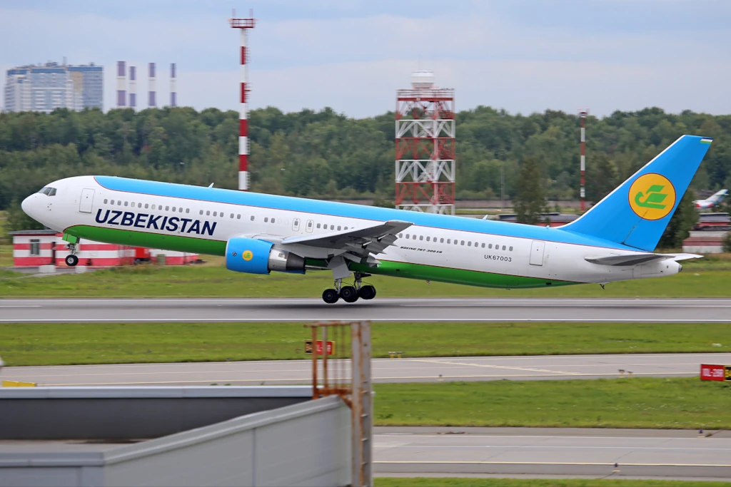 Boeing 767-300 Uzbekistan Airways