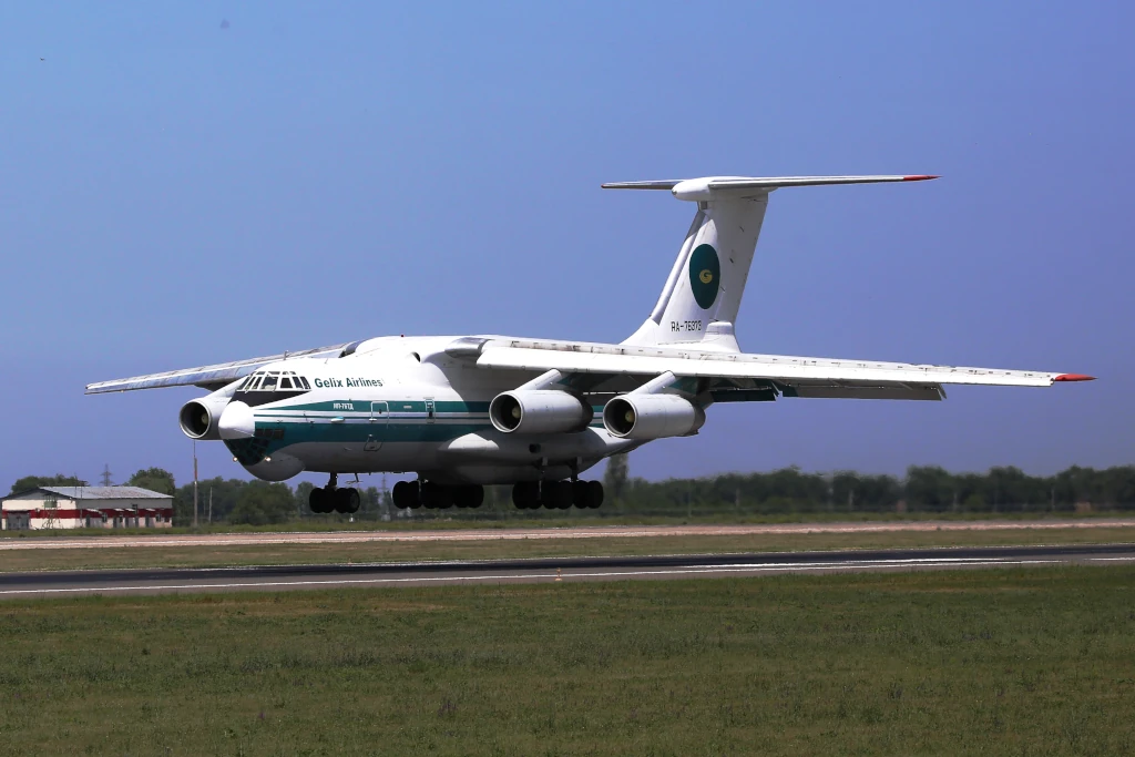 Gelix Airlines Il-76TD RA-76373