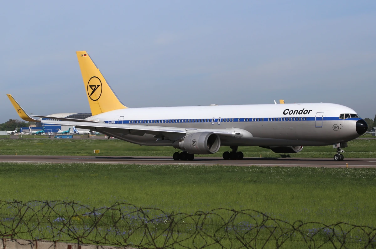 Boeing 767-300 Condor retro-livery