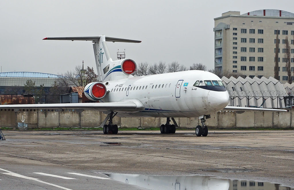 Yak-42D UP-Y4206 IJT