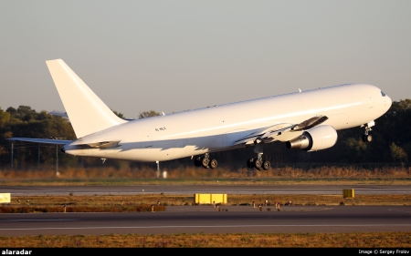 Boeing 767-306(ER)(BDSF) Georgian Airlines